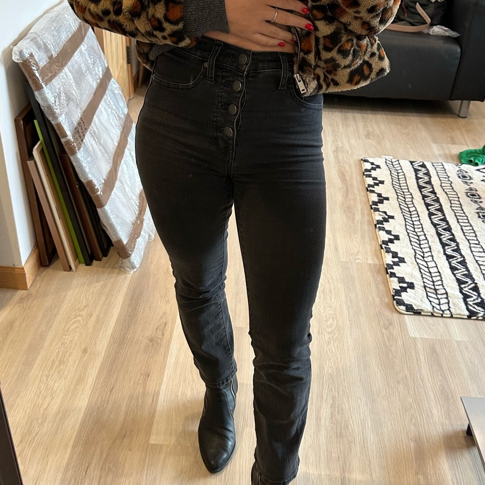 Madewell Demi Boot washed black jeans
Size 23 - with stretch